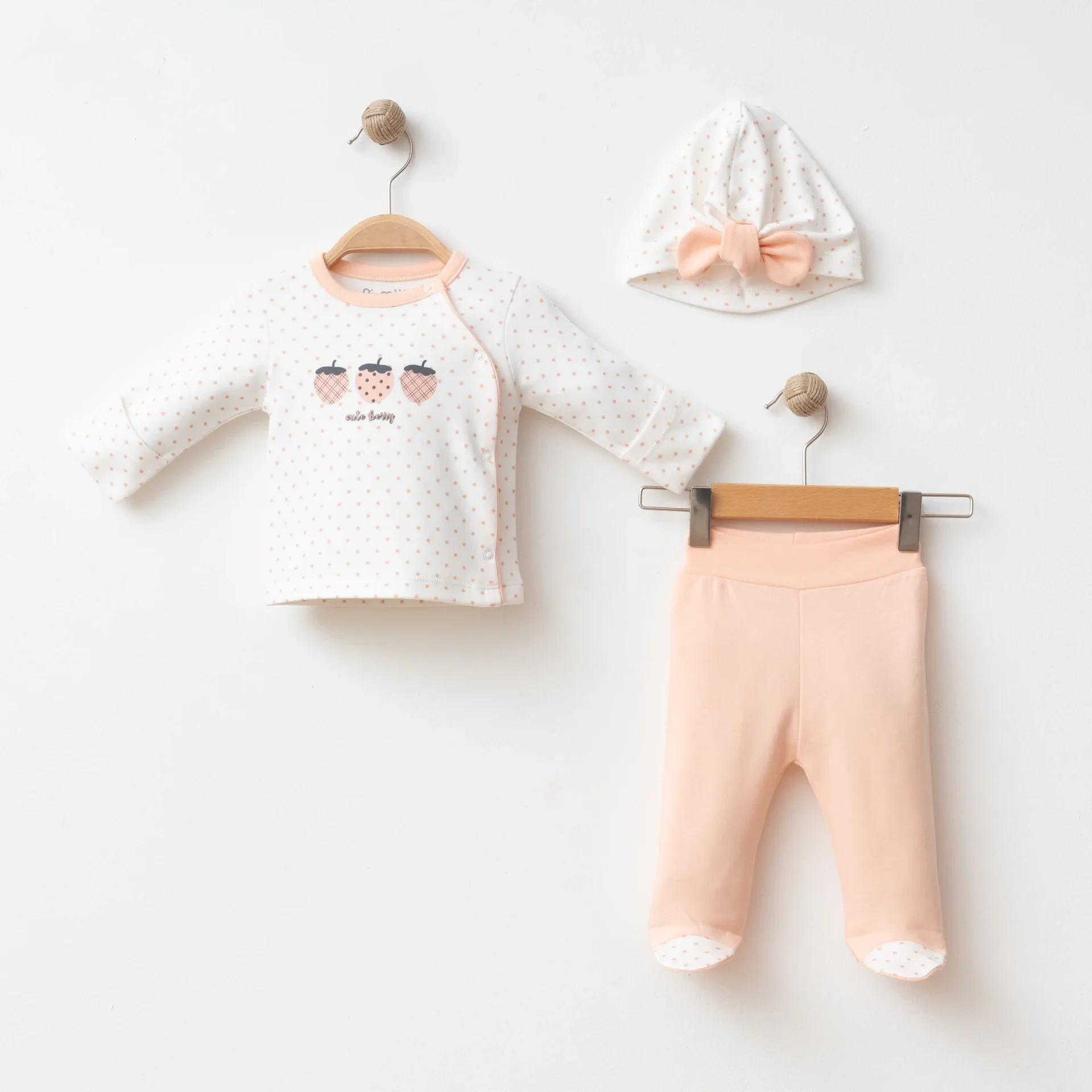 KIZ BEBEK 3 LÜ SET PUANLI ÇİLEK BASKILI