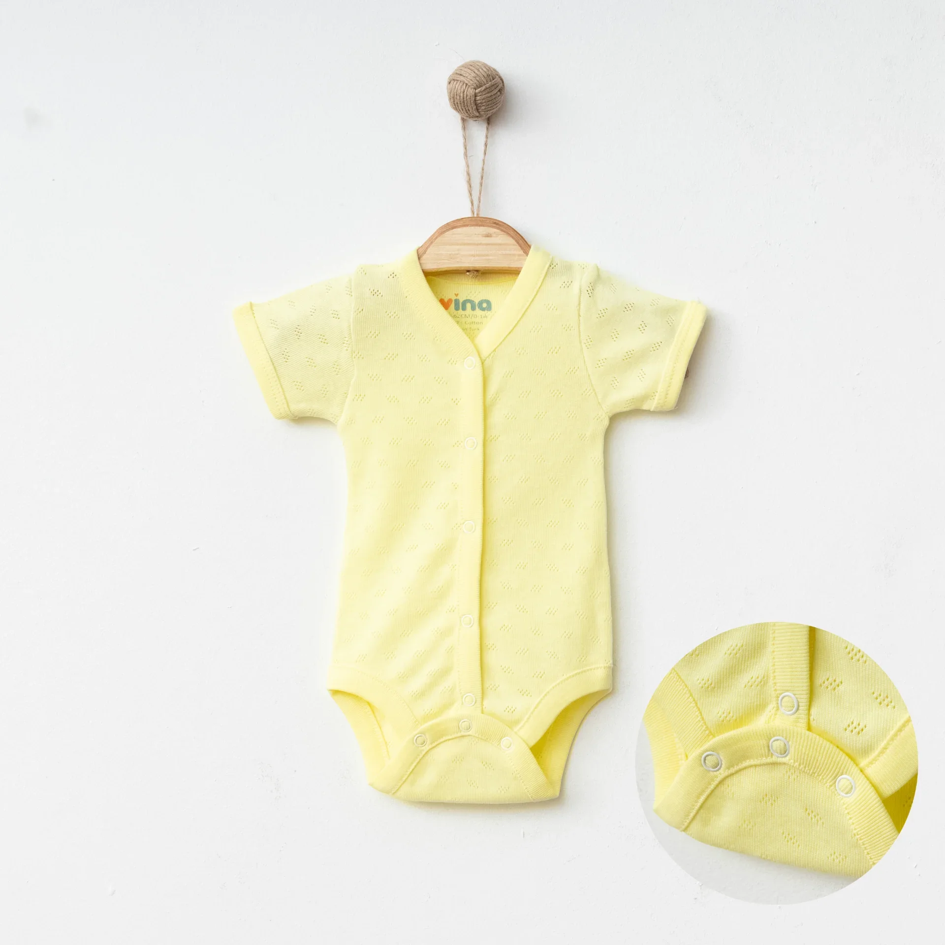 UNISEX BEBEK ÖNDEN AÇIK KRUVAZE KISA KOL BADİ